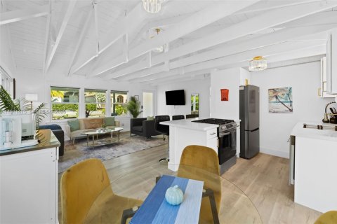 Villa ou maison à vendre à Wilton Manors, Floride: 2 chambres, 83.24 m2 № 1998860 - photo 7