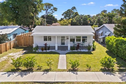 Villa ou maison à vendre à Wilton Manors, Floride: 2 chambres, 83.24 m2 № 1998860 - photo 11