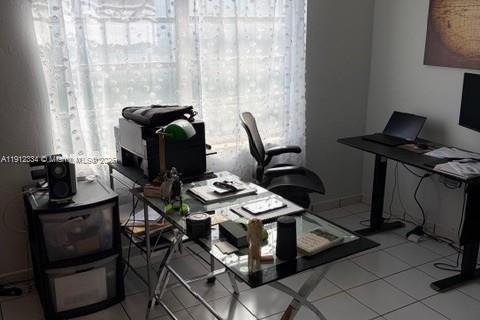 Casa en venta en Miami, Florida, 3 dormitorios, 160.81 m2 № 1969217 - foto 7