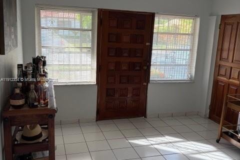 Casa en venta en Miami, Florida, 3 dormitorios, 160.81 m2 № 1969217 - foto 3