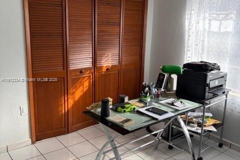 Casa en venta en Miami, Florida, 3 dormitorios, 160.81 m2 № 1969217 - foto 8