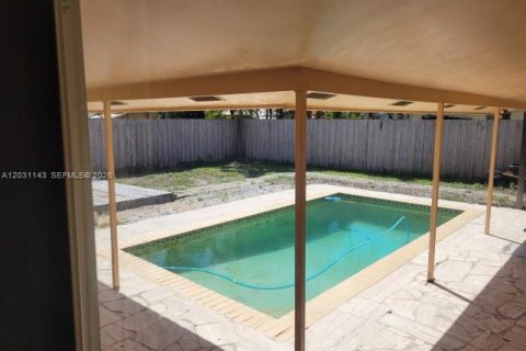 Villa ou maison à vendre à Pompano Beach, Floride: 2 chambres, 119.66 m2 № 2258052 - photo 12