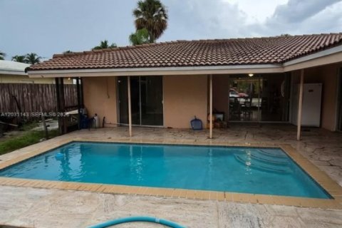 Villa ou maison à vendre à Pompano Beach, Floride: 2 chambres, 119.66 m2 № 2258052 - photo 13
