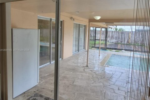 Villa ou maison à vendre à Pompano Beach, Floride: 2 chambres, 119.66 m2 № 2258052 - photo 9