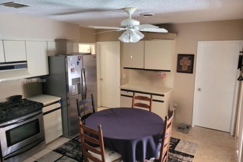 Villa ou maison à vendre à Pompano Beach, Floride: 2 chambres, 119.66 m2 № 2258052 - photo 3
