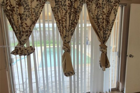 Villa ou maison à vendre à Pompano Beach, Floride: 2 chambres, 119.66 m2 № 2258052 - photo 4