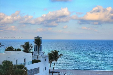 Condo in Hollywood, Florida, 2 bedrooms  № 2034396 - photo 2