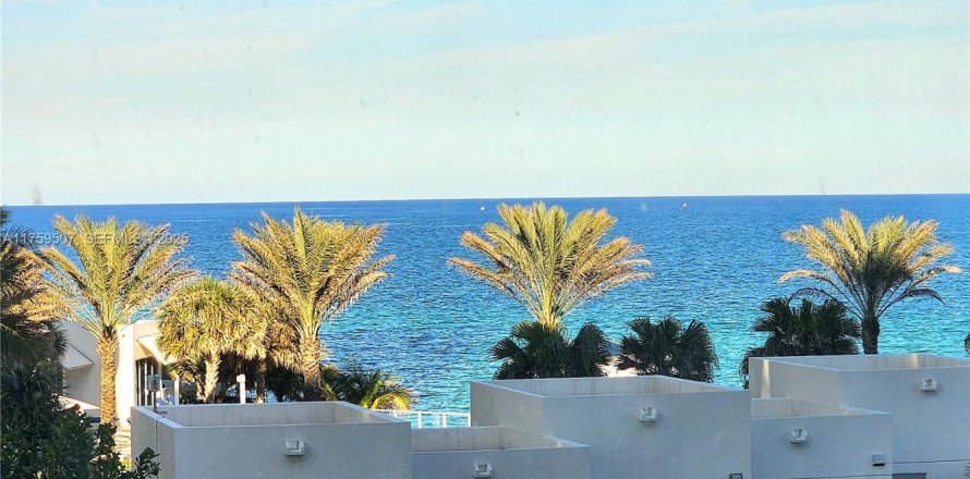 Condo in Hollywood, Florida, 2 bedrooms  № 2034396