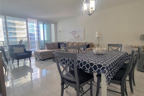 Condo in Hollywood, Florida, 2 bedrooms  № 2034396 - photo 7