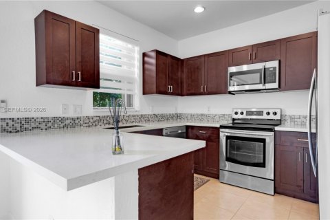 Townhouse in Doral, Florida 3 bedrooms, 147.62 sq.m. № 2025589 - photo 6