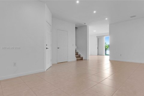 Townhouse in Doral, Florida 3 bedrooms, 147.62 sq.m. № 2025589 - photo 4
