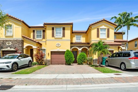 Townhouse in Doral, Florida 3 bedrooms, 147.62 sq.m. № 2025589