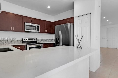 Townhouse in Doral, Florida 3 bedrooms, 147.62 sq.m. № 2025589 - photo 7