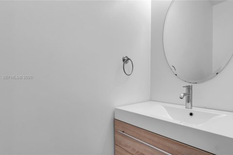 Townhouse in Doral, Florida 3 bedrooms, 147.62 sq.m. № 2025589 - photo 9