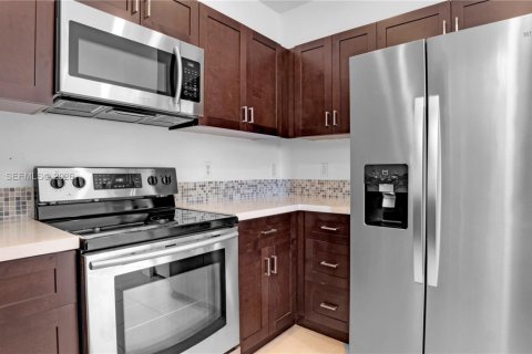 Townhouse in Doral, Florida 3 bedrooms, 147.62 sq.m. № 2025589 - photo 8