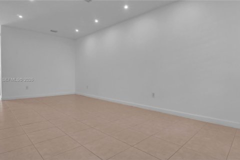 Townhouse in Doral, Florida 3 bedrooms, 147.62 sq.m. № 2025589 - photo 3
