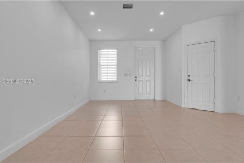 Townhouse in Doral, Florida 3 bedrooms, 147.62 sq.m. № 2025589 - photo 5
