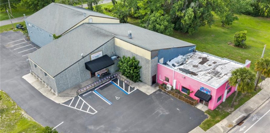 Commercial property in Ocala, Florida № 2237093