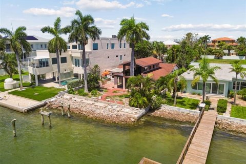 House in Saint Pete Beach, Florida 3 bedrooms, 190.08 sq.m. № 2309882 - photo 23