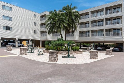 Condo in Tampa, Florida, 1 bedroom  № 1884729 - photo 8