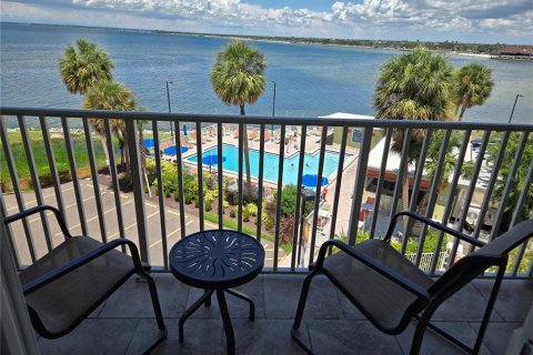 Condo in Tampa, Florida, 1 bedroom  № 1884729 - photo 1