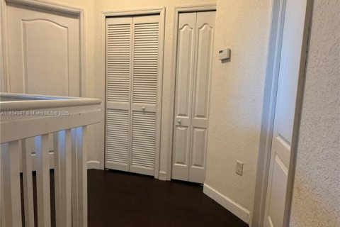 Townhouse in Doral, Florida 3 bedrooms, 153.38 sq.m. № 1877927 - photo 12
