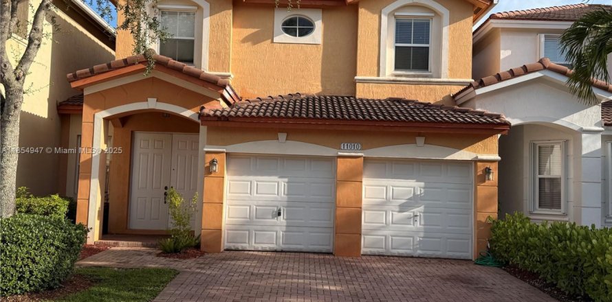 Townhouse in Doral, Florida 3 bedrooms, 153.38 sq.m. № 1877927