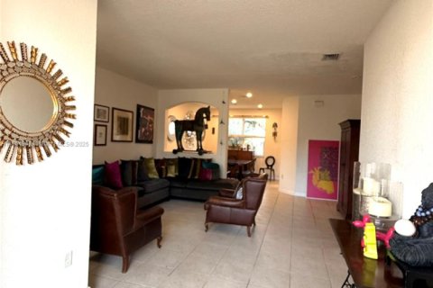 Townhouse in Doral, Florida 3 bedrooms, 153.38 sq.m. № 1877927 - photo 4