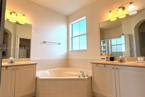 Townhouse in Doral, Florida 3 bedrooms, 153.38 sq.m. № 1877927 - photo 23