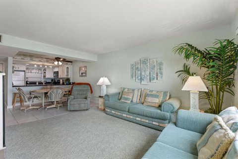 Condo in New Smyrna Beach, Florida, 1 bedroom  № 1430411 - photo 3