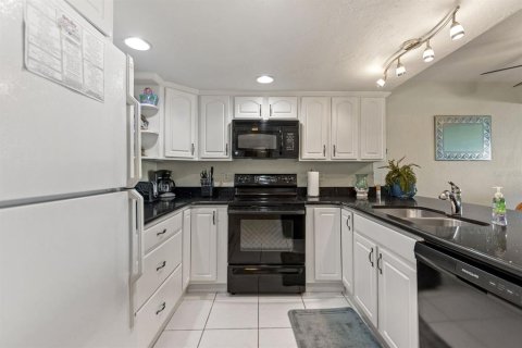 Condo in New Smyrna Beach, Florida, 1 bedroom  № 1430411 - photo 5