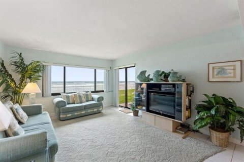 Condo in New Smyrna Beach, Florida, 1 bedroom  № 1430411 - photo 2