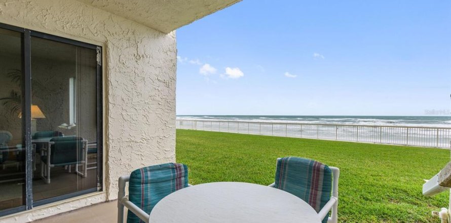 Condo in New Smyrna Beach, Florida, 1 bedroom № 1430411