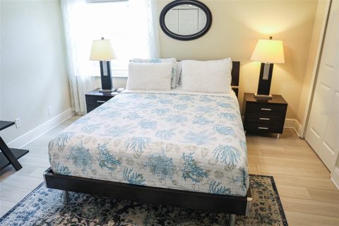 Condo in Largo, Florida, 2 bedrooms № 2384165 - photo 16