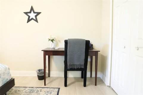 Condo in Largo, Florida, 2 bedrooms № 2384165 - photo 17