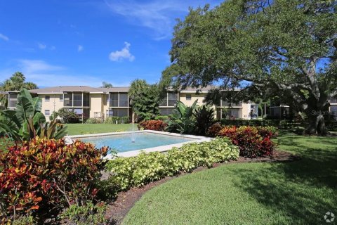 Condo in Largo, Florida, 2 bedrooms № 2384165 - photo 26