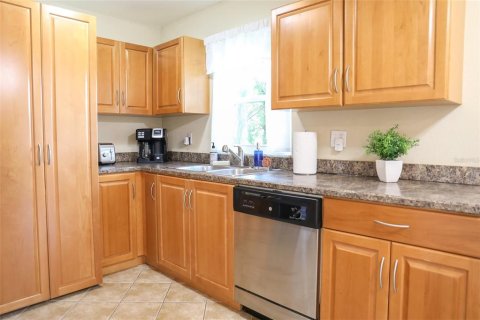 Condo in Largo, Florida, 2 bedrooms № 2384165 - photo 5