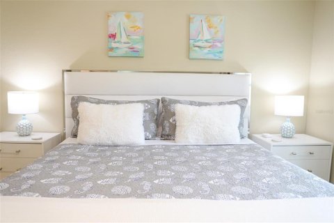 Condo in Largo, Florida, 2 bedrooms № 2384165 - photo 21