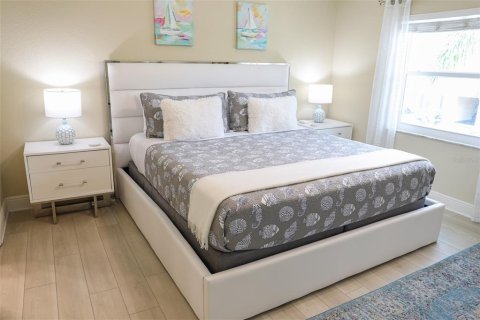 Condo in Largo, Florida, 2 bedrooms № 2384165 - photo 22