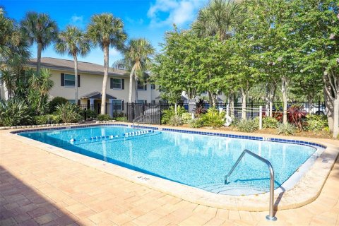 Condo in Largo, Florida, 2 bedrooms № 2384165 - photo 29