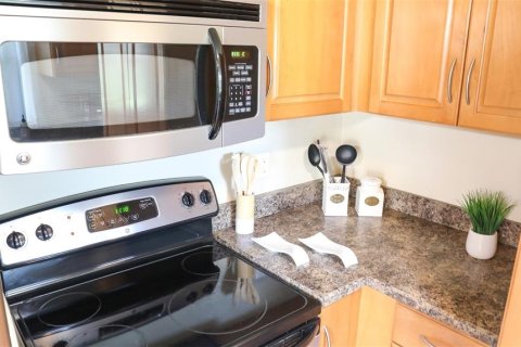Condo in Largo, Florida, 2 bedrooms № 2384165 - photo 7