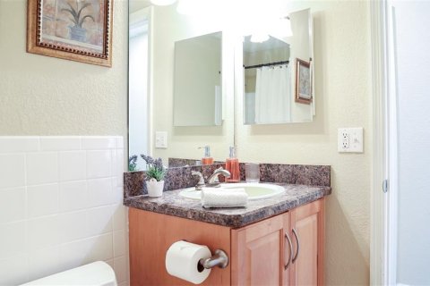 Condo in Largo, Florida, 2 bedrooms № 2384165 - photo 14