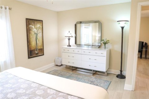 Condo in Largo, Florida, 2 bedrooms № 2384165 - photo 23