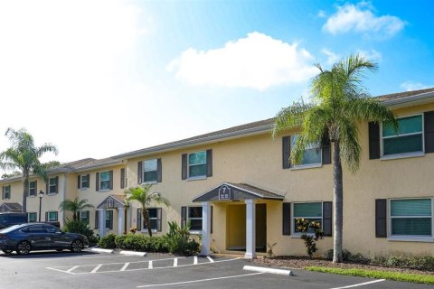 Condo in Largo, Florida, 2 bedrooms  № 2384165