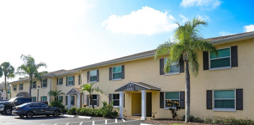 Condo in Largo, Florida, 2 bedrooms № 2384165