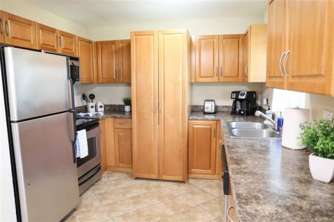 Condo in Largo, Florida, 2 bedrooms № 2384165 - photo 6