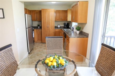 Condo in Largo, Florida, 2 bedrooms № 2384165 - photo 9