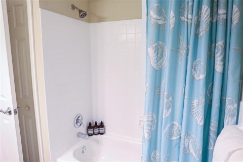 Condo in Largo, Florida, 2 bedrooms № 2384165 - photo 24