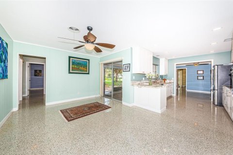 House in Saint Petersburg, Florida 4 bedrooms, 186.83 sq.m. № 1776803 - photo 24