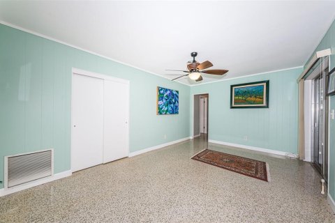 House in Saint Petersburg, Florida 4 bedrooms, 186.83 sq.m. № 1776803 - photo 22